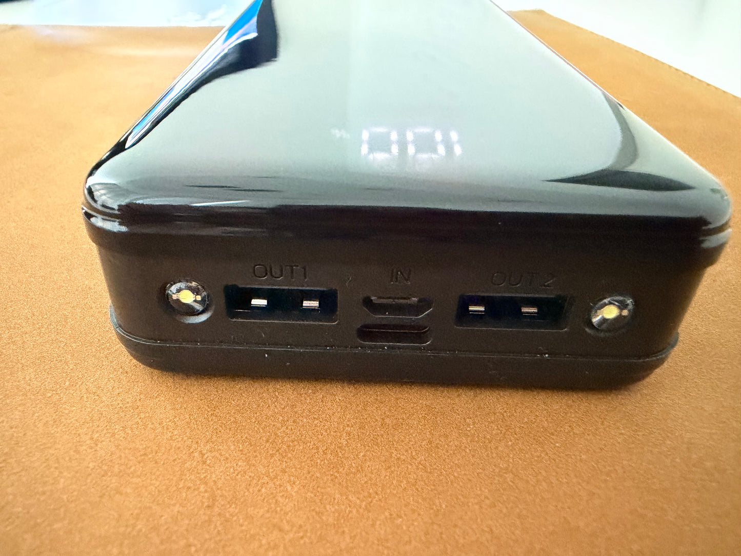XXL Outdoor Powerbank | 22.5W Schnellladefunktion & LED-Licht