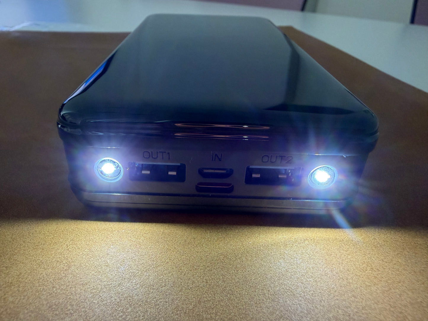 XXL Outdoor Powerbank | 22.5W Schnellladefunktion & LED-Licht