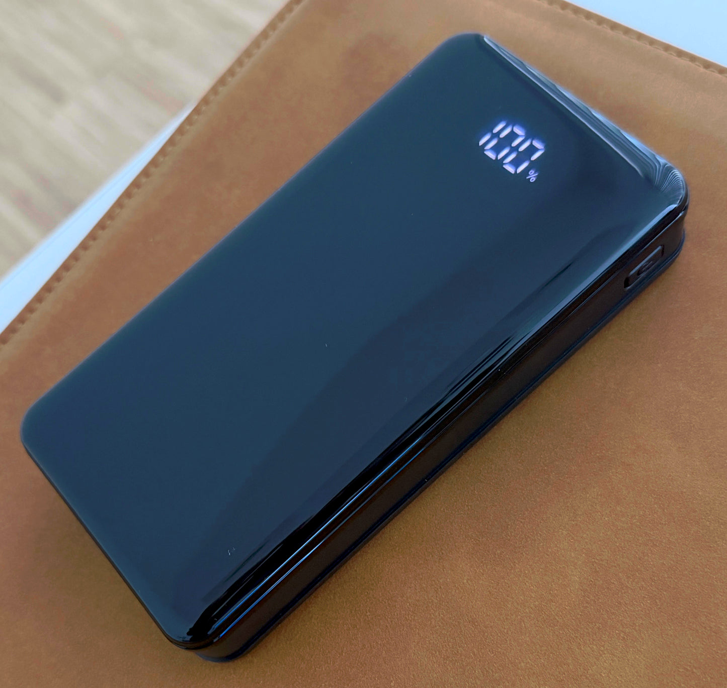 XXL Outdoor Powerbank | 22.5W Schnellladefunktion & LED-Licht